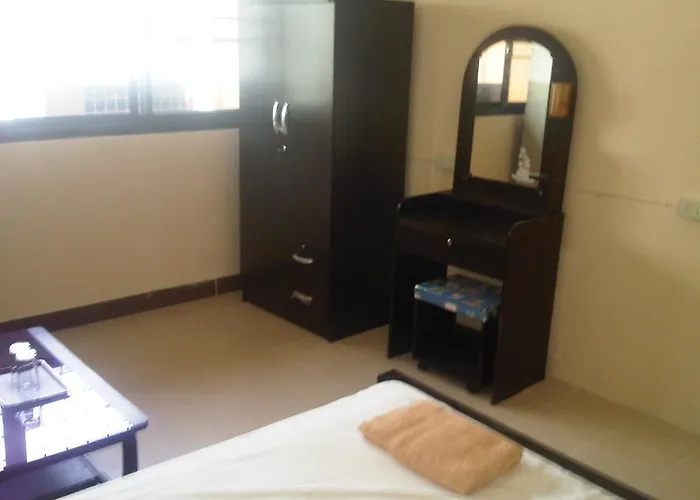 Guest house Lee House *